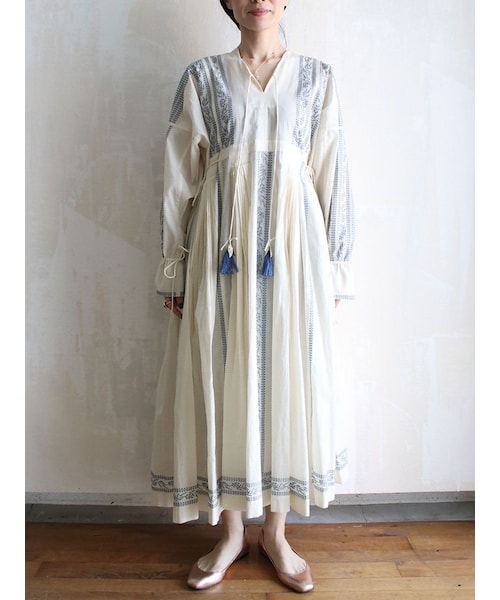 TOWAVASE トワヴァーズ ビジューくるみ刺繍 リネン スモックワンピース