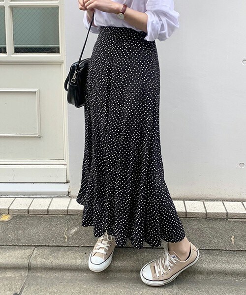 chocomee（チョコミー）の「セミフレアドットスカート（スカート・レディース・ホワイト/ブラック・FREE）」の2枚目の写真