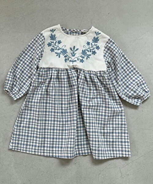 DHOLIC kids（ディーホリックキッズ）の「[La camel] 刺繍カラーチェックワンピース（ワンピース・キッズ・ベージュ/ブルー・XS/S/M/L/XL）」の2枚目の写真
