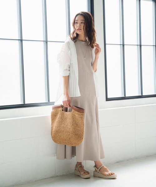 Andemiu（アンデミュウ）の「キリカエノースリーブカットワンピース（ワンピース/ドレス・ブラック/ベージュ）」の3枚目の写真