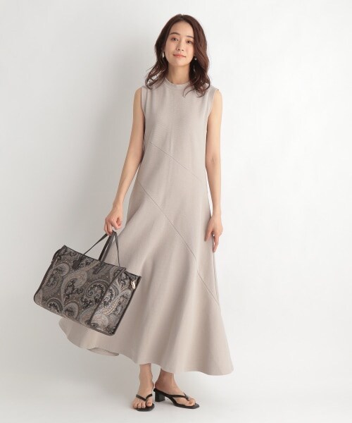 Andemiu（アンデミュウ）の「キリカエノースリーブカットワンピース（ワンピース/ドレス・ブラック/ベージュ）」の14枚目の写真