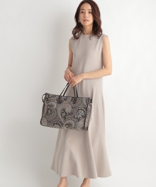 Andemiu（アンデミュウ）の「キリカエノースリーブカットワンピース（ワンピース/ドレス・ブラック/ベージュ）」の12枚目の写真