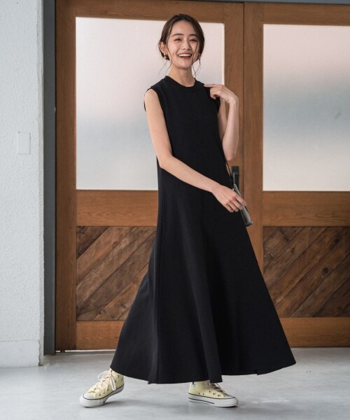 Andemiu（アンデミュウ）の「キリカエノースリーブカットワンピース（ワンピース/ドレス・ブラック/ベージュ）」の11枚目の写真