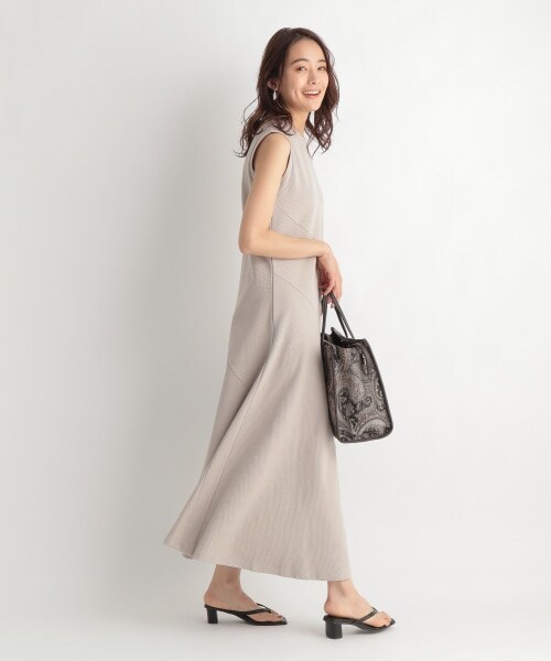 Andemiu（アンデミュウ）の「キリカエノースリーブカットワンピース（ワンピース/ドレス・ブラック/ベージュ）」の15枚目の写真