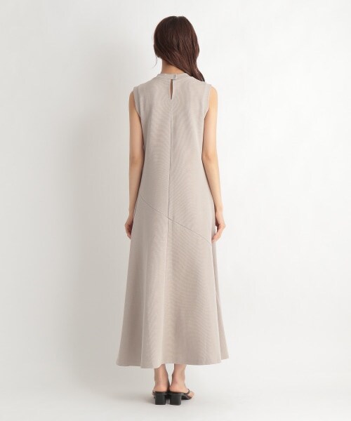 Andemiu（アンデミュウ）の「キリカエノースリーブカットワンピース（ワンピース/ドレス・ブラック/ベージュ）」の19枚目の写真