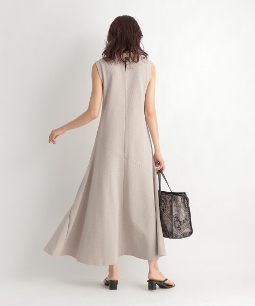 Andemiu（アンデミュウ）の「キリカエノースリーブカットワンピース（ワンピース/ドレス・ブラック/ベージュ）」の16枚目の写真