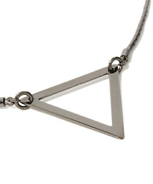 JOHN LAWRENCE SULLIVAN(ジョンローレンスサリバン)の「JOHN LAWRENCE SULLIVAN triangle necklace(ネックレス・メンズ・ブラック/シルバー/ゴールド・FREE)」の6枚目の写真