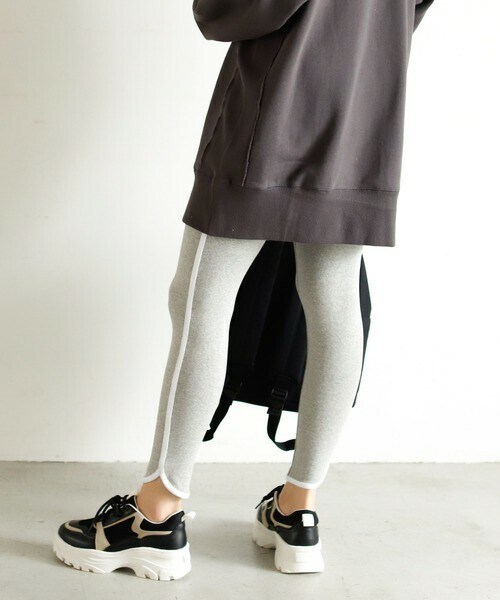 Auntie Rosa Holiday（アンティローザホリデー）の「パイピングレギンス（レギンス/スパッツ・レディース・ブラック/グレー・FREE）」の2枚目の写真