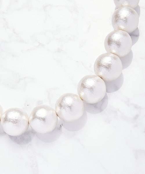 603（ロクマルサン）の「603 コットンパールショートネックレス（ネックレス・レディース・ホワイト・FREE）」の2枚目の写真