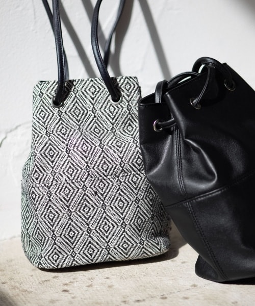 PAGEBOY（ページボーイ）の「【WEB先行予約】バケットミニバッグ（バッグ・レディース・クリーム/ブラック/キカガラ・ONE SIZE）」の3枚目の写真