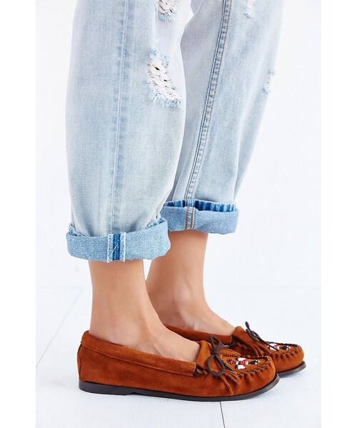 Minnetonka（ミネトンカ）の「Minnetonka Thunderbird Boat-Sole Suede Moccasin（シューズ・レディース・BROWN・8/10/5/6/7/9）」の4枚目の写真