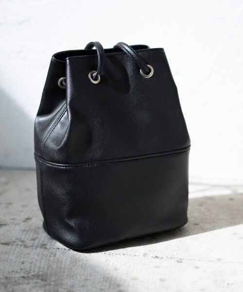 PAGEBOY（ページボーイ）の「バケットミニバッグ（バッグ・クリーム/ブラック/キカガラ）」の2枚目の写真