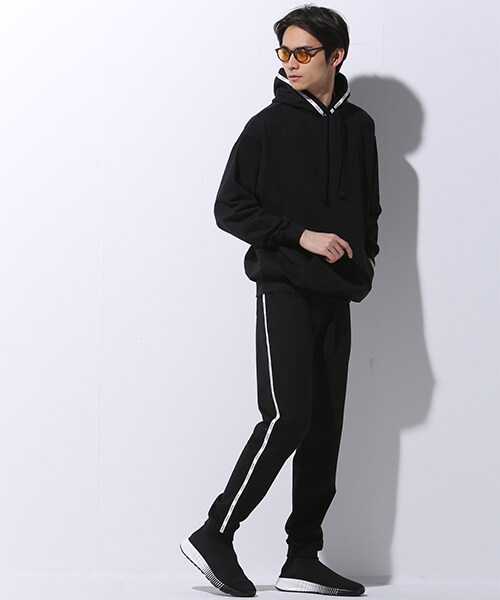 GDC（ジーディーシー）の「LOGO PIPING SWEAT PANTS（パンツ・メンズ・BLACK/WHITE・ONE SIZE）」の2枚目の写真