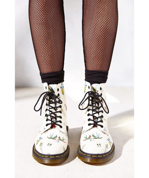 Dr. Martens（ドクターマーチン）の「Dr. Martens Tattoo 8-Eye Boot（ブーツ・レディース・BLACK/IVORY・8/10/7/9/6）」の8枚目の写真