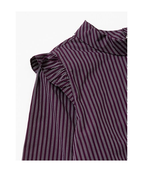 w closet（ダブルクローゼット）の「先染めストライプ柄肩フリルプルオーバー（トップス・レディース・ボルドー/ブラック・FREE）」の7枚目の写真
