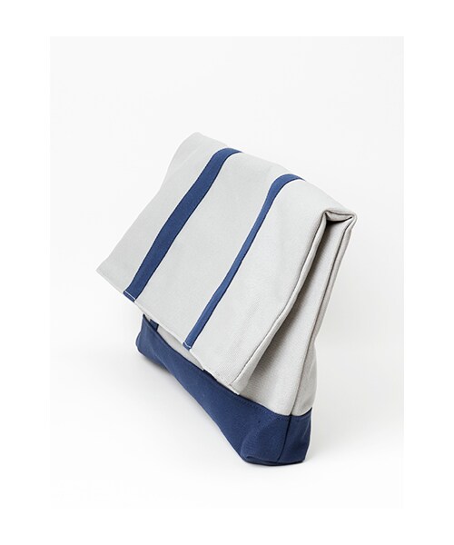 w closet（ダブルクローゼット）の「キャンバスクラッチバッグ（バッグ・レディース・グレー×ネイビー/キナリ/ネイビー・FREE）」の4枚目の写真