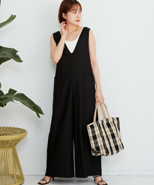 Auntie Rosa Holiday（アンティローザホリデー）の「後ろ姿も可愛い】バックシャンリネンサロペット（サロペット/オーバーオール・レディース・ホワイト/ブラック/ブラウン・FREE）」の2枚目の写真