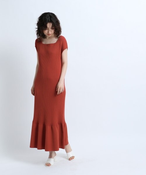 JEANASIS(ジーナシス)の「12G Knit Tiered One-Piece(ワンピース/ドレス・ブラック()/エンジ())」の9枚目の写真