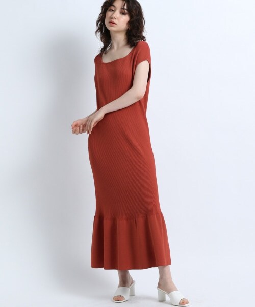 JEANASIS(ジーナシス)の「12G Knit Tiered One-Piece(ワンピース/ドレス・ブラック()/エンジ())」の2枚目の写真