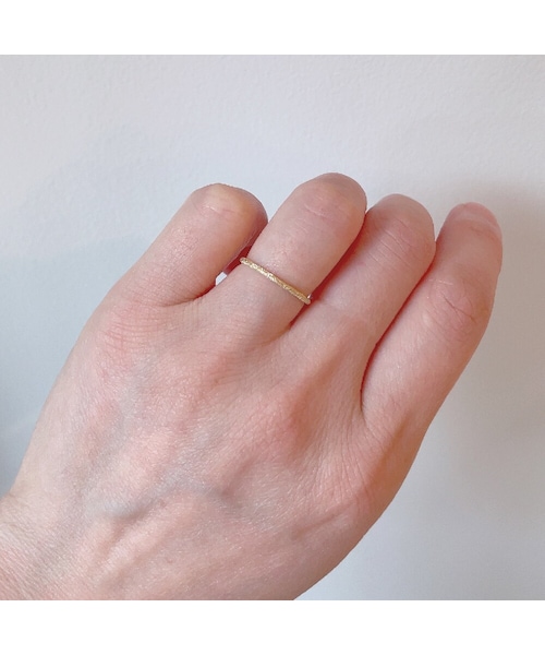 pinacoteca(ピナコテーカ)の「ピナコテーカ 375 ラメ ダイヤモンド リング ピンキーリング(リング・レディース・ゴールド・マイナス5号から13号)」の3枚目の写真