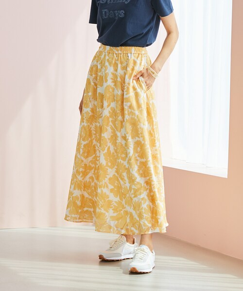 Rewde(ルゥデ)の「フラワージャガードプリントロングスカート(1R10-04209)(スカート・レディース・イエロー/ブルー/ブラック・M)」の1枚目の写真