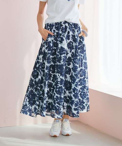 Rewde(ルゥデ)の「フラワージャガードプリントロングスカート(1R10-04209)(スカート・レディース・イエロー/ブルー/ブラック・M)」の2枚目の写真