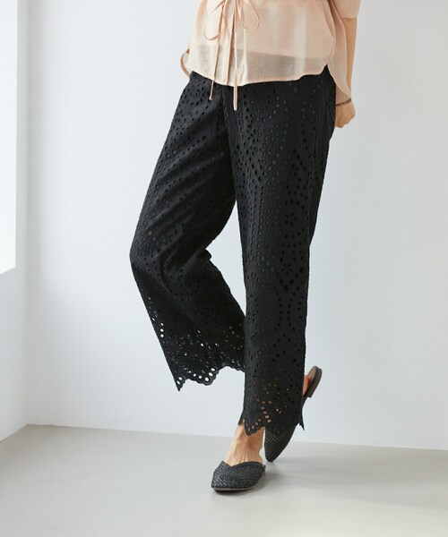 Rewde（ルゥデ）の「コットン刺繍レースフレアパンツ（1R12-03066） Rewde（その他パンツ・レディース・ホワイト/ブラック・S/M）」の2枚目の写真