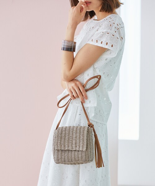 Rewde(ルゥデ)の「スクエアフラップショルダーバッグ(1R18-KB04)(ショルダーバッグ・レディース・ベージュ/グレー/オレンジ/グリーン・F)」の2枚目の写真