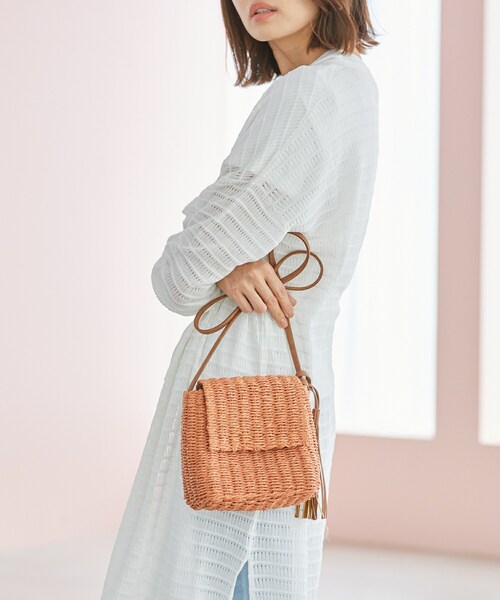 Rewde(ルゥデ)の「スクエアフラップショルダーバッグ(1R18-KB04)(ショルダーバッグ・レディース・ベージュ/グレー/オレンジ/グリーン・F)」の4枚目の写真