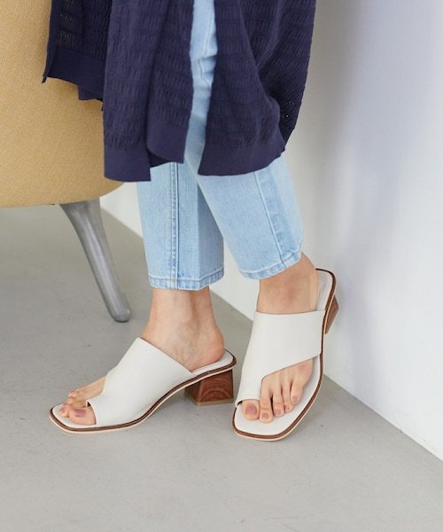 Rewde（ルゥデ）の「ブロックヒールトングミュール（1R18-SA1101）（サンダル・レディース・ブラウン/ブラック/ホワイト・S/M/L）」の2枚目の写真