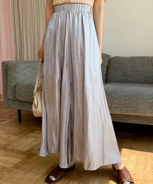 DHOLIC（ディーホリック）の「サテンフレアパンツ（その他パンツ・レディース・ベージュ/ブルー/ブラック/ピンク・ONESIZE）」の3枚目の写真