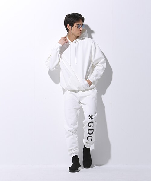 GDC（ジーディーシー）の「LOGOSWEAT PANTS（パンツ・メンズ・BLACK/WHITE/GRAY・ONE SIZE）」の2枚目の写真