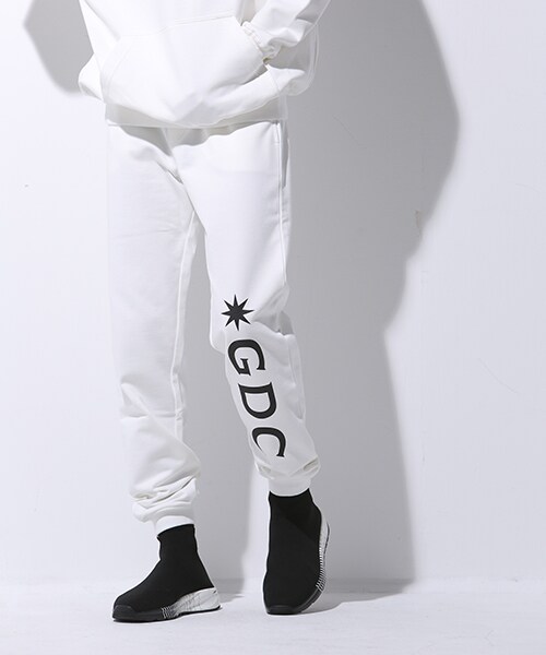 GDC（ジーディーシー）の「LOGOSWEAT PANTS（パンツ・メンズ・BLACK/WHITE/GRAY・ONE SIZE）」の4枚目の写真