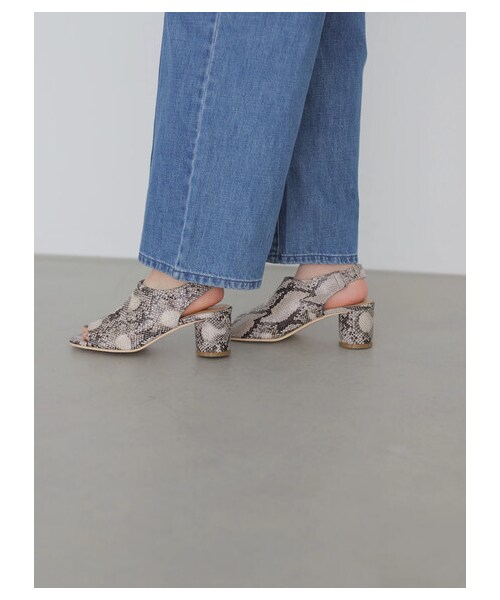 AMERICAN HOLIC(アメリカンホリック)の「ストレッチヒールサンダル(シューズ・アイボリー/キャメル/パイソン・S/M/L)」の2枚目の写真