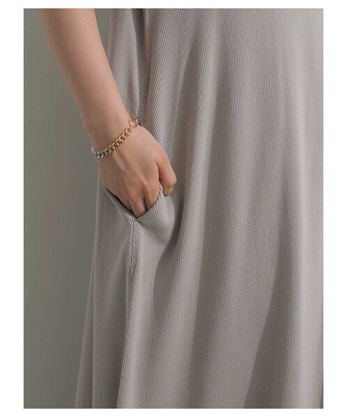 AMERICAN HOLIC（アメリカンホリック）の「テレコクルーネックカットワンピース（ワンピース/ドレス・チャコールグレー/グレーベージュ/ブラウン/イエロー・M/L）」の9枚目の写真