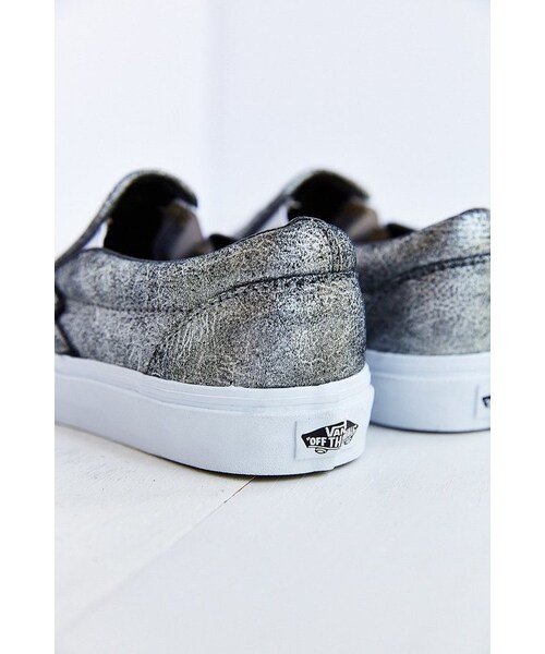 VANS（バンズ）の「Vans Metallic Silver Women‘s Slip-On Sneaker（スニーカー・レディース・SILVER・9/8/10）」の2枚目の写真