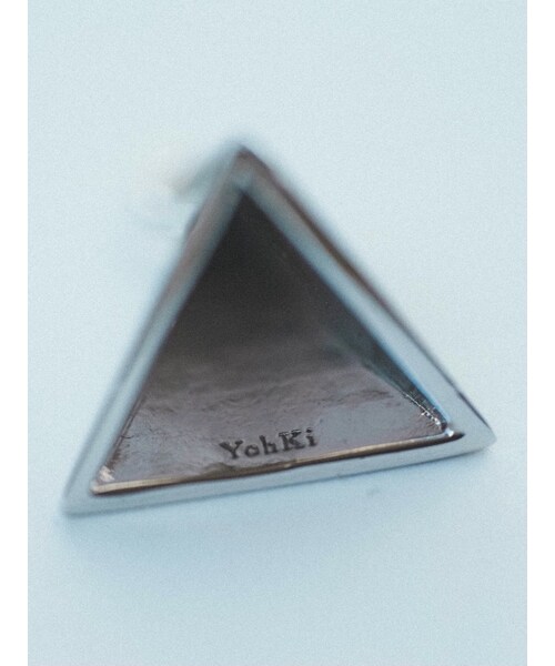 YohKi（ヨウキ）の「Triangular pyramid pierce（ピアス（片耳用）・レディース・シルバー・FREE）」の3枚目の写真