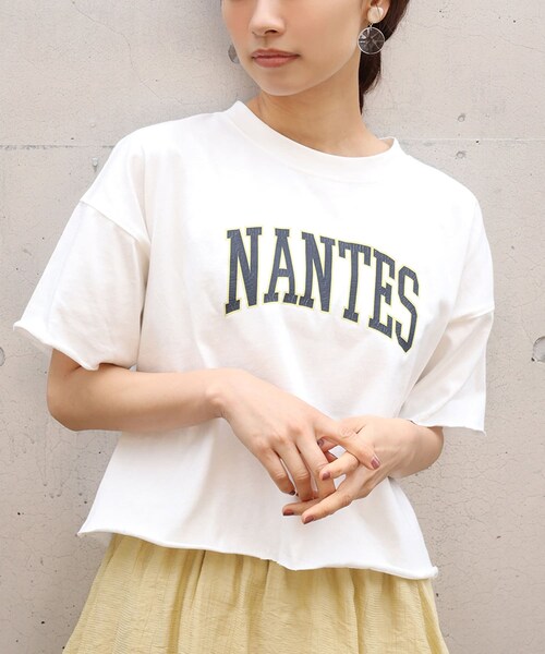 one after another NICE CLAUP（ワンアフターアナザーナイスクラップ）の「カレッジロゴTee（Tシャツ/カットソー・レディース・オフホワイト/アイボリー/サックスブルー/チャコールグレー・0）」の2枚目の写真