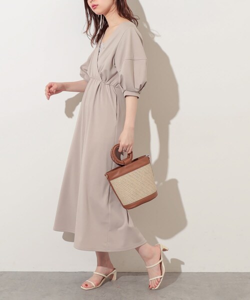 natural couture(ナチュラルクチュール)の「【WEB限定カラー有り】ランタンスリーブ2WAYカットワンピース(ワンピース・レディース・ライトベージュ/レッド系その他/ミント/ブラック/ブルー・FREE)」の3枚目の写真