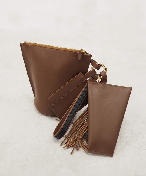 OUVRAGE CLASSE（ウヴラージュクラス）の「【ATELIER AMBOISE/アトリエ アンボワーズ】ポーチ付バック（ハンドバッグ・レディース・ブラウン/ブラック・FREE）」の2枚目の写真