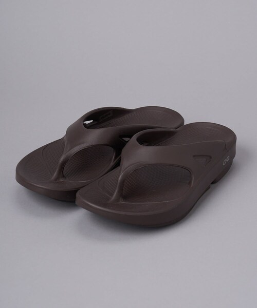 CIAOPANIC（チャオパニック）の「【OOFOS/ウーフォス】トングサンダル/リカバリーサンダル（サンダル・メンズ・ブラック/ネイビー/モカ・26/27/28）」の3枚目の写真