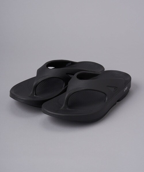 CIAOPANIC（チャオパニック）の「【OOFOS/ウーフォス】トングサンダル/リカバリーサンダル（サンダル・メンズ・ブラック/ネイビー/モカ・26/27/28）」の2枚目の写真