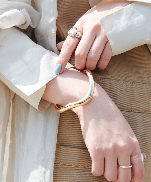 DISCOAT（ディスコート）の「【GOLDY】メタルたたき細バングル（ブレスレット・レディース・シルバー/ゴールド・FREE）」の2枚目の写真