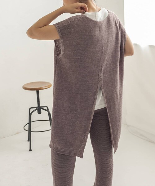 CAPRICIEUX LE'MAGE（カプリシューレマージュ）の「バックスリットVチュニック（チュニック・レディース・ベージュ/パープル・F）」の2枚目の写真