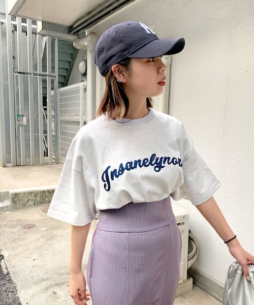 WHO'S WHO gallery(フーズフーギャラリー)の「【KOOKY'N/クーキー】チェーンステッチTEE(Tシャツ/カットソー・レディース・ホワイト/ライトグレー/ブルー/レッド/グリーン/ネイビー・F)」の2枚目の写真