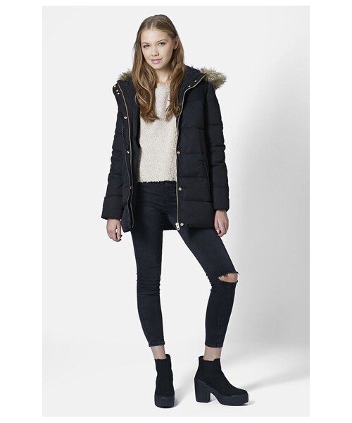 TOPSHOP（トップショップ）の「Topshop Bouclé Knit Sweater（ニット/セーター・レディース・White・Regular 10 (10-12 US)/Regular 6 (2-4 US)/Regular 4 (0-2 US)/Regular 2 (0 US)/Regular 12 (14 US)/Regular 8 (6-8 US)）」の2枚目の写真