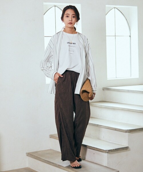 Andemiu（アンデミュウ）の「プリーツパンツ（パンツ・ブラック/オレンジ(WEB限定)/ブラウン/グリーン(WEB限定)/カーキ）」の10枚目の写真