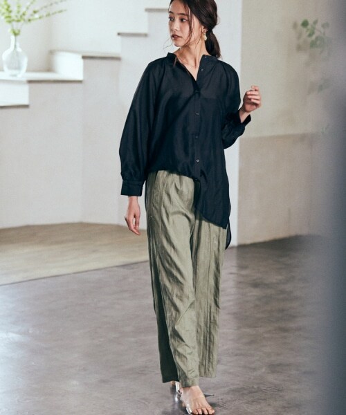 Andemiu（アンデミュウ）の「プリーツパンツ（パンツ・ブラック/オレンジ(WEB限定)/ブラウン/グリーン(WEB限定)/カーキ）」の12枚目の写真