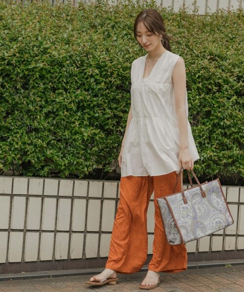 Andemiu（アンデミュウ）の「プリーツパンツ（パンツ・ブラック/オレンジ(WEB限定)/ブラウン/グリーン(WEB限定)/カーキ）」の9枚目の写真