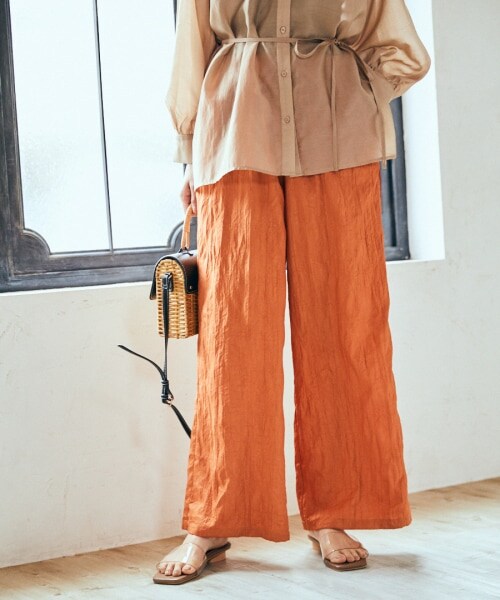 Andemiu（アンデミュウ）の「プリーツパンツ（パンツ・ブラック/オレンジ(WEB限定)/ブラウン/グリーン(WEB限定)/カーキ）」の2枚目の写真